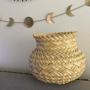 Vintage Natural Tan 8” Tall Round Shape Woven Raffia Basket Home Storage Decor